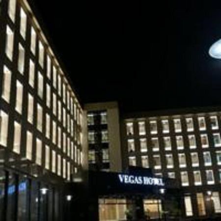 Vegas Hotel - Nay Pyi Taw Naypyidaw Екстериор снимка