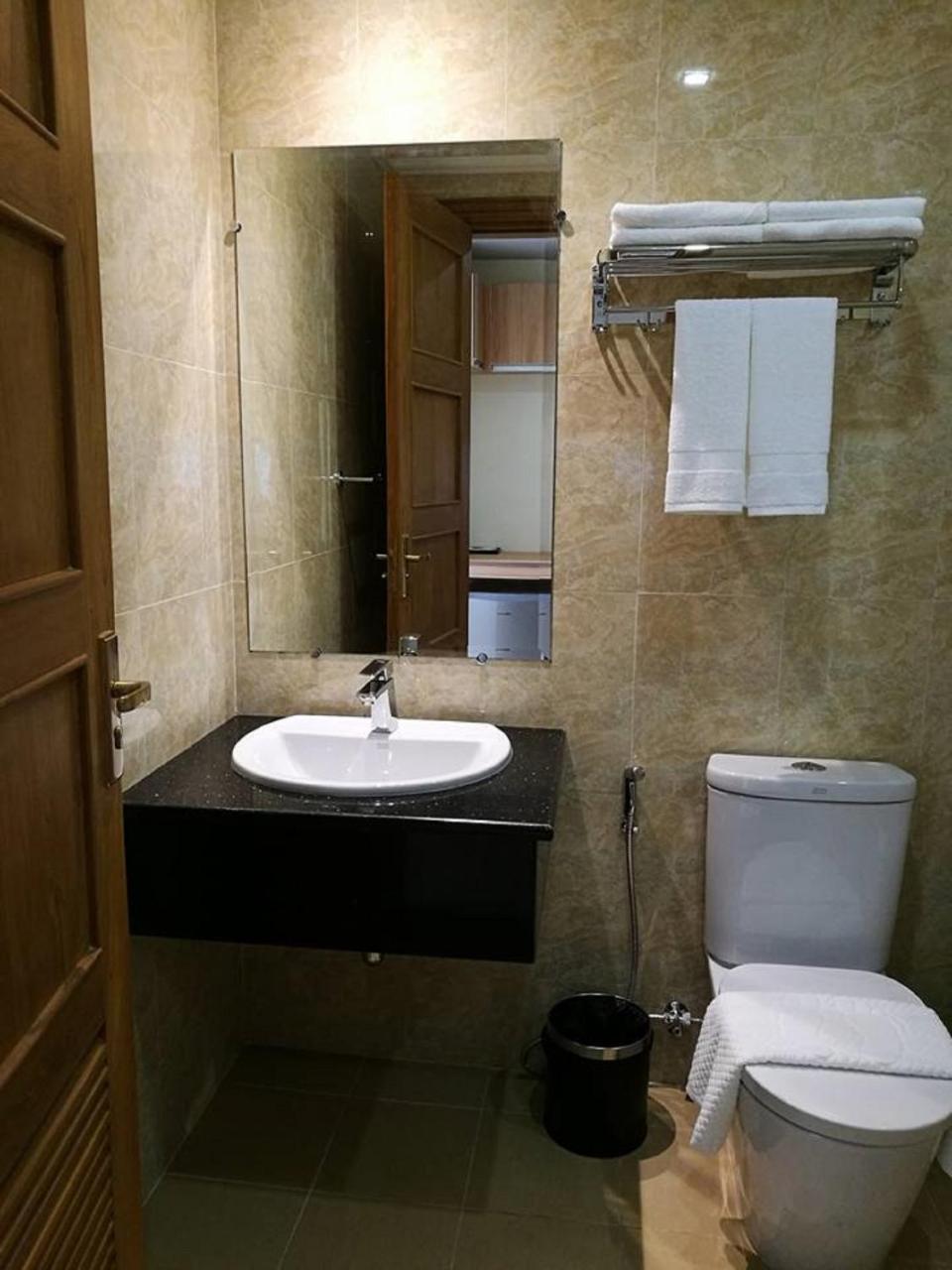 Vegas Hotel - Nay Pyi Taw Naypyidaw Екстериор снимка